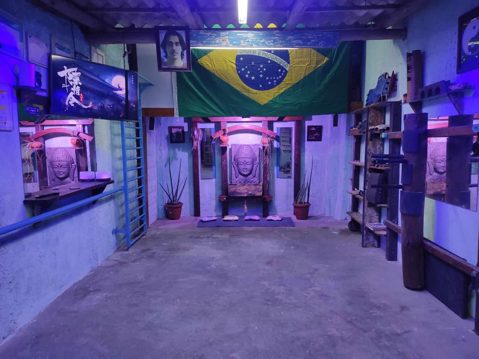 Espaço de treino – iluminação azul