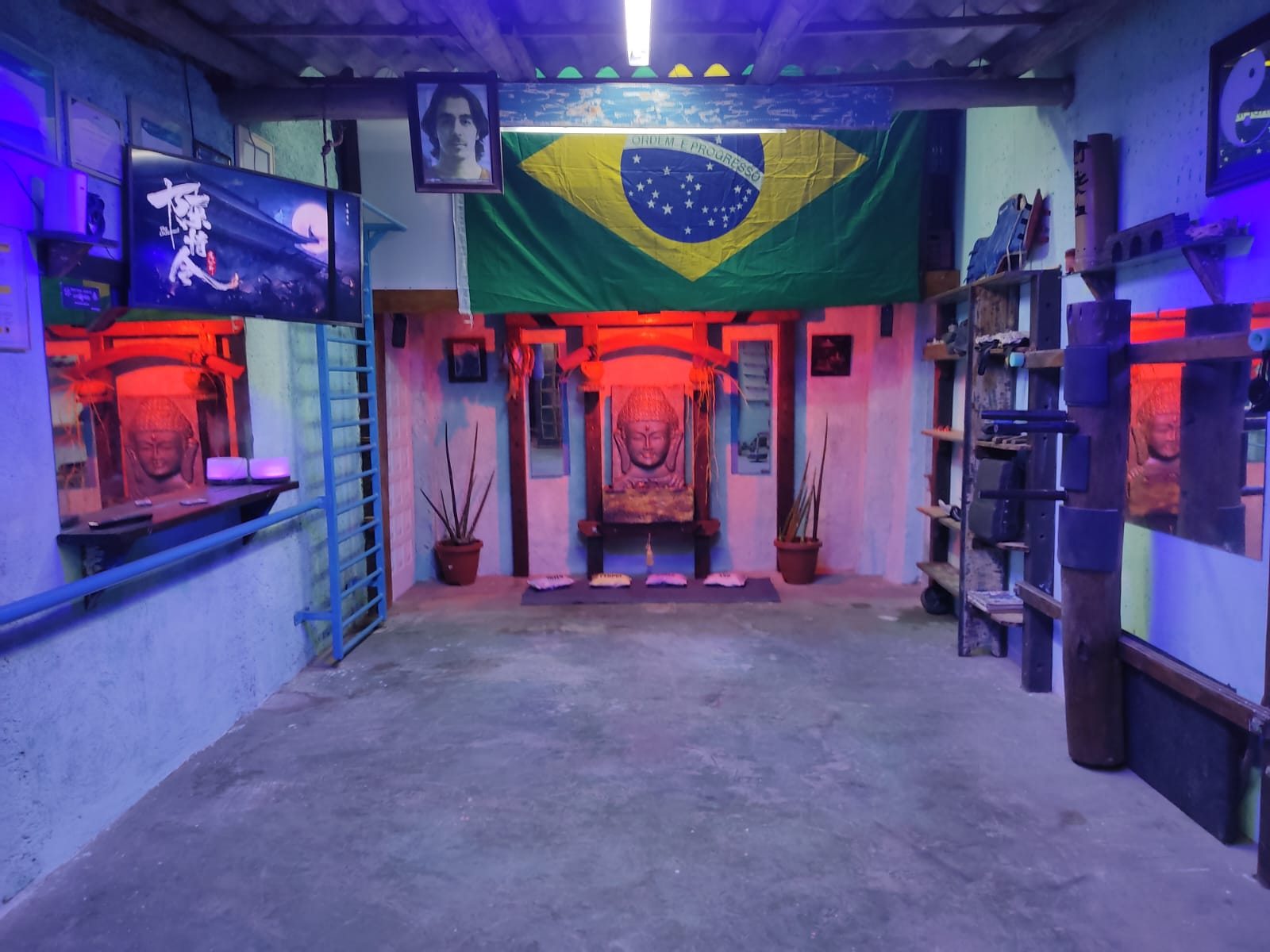 Espaço de treino – iluminação vermelha